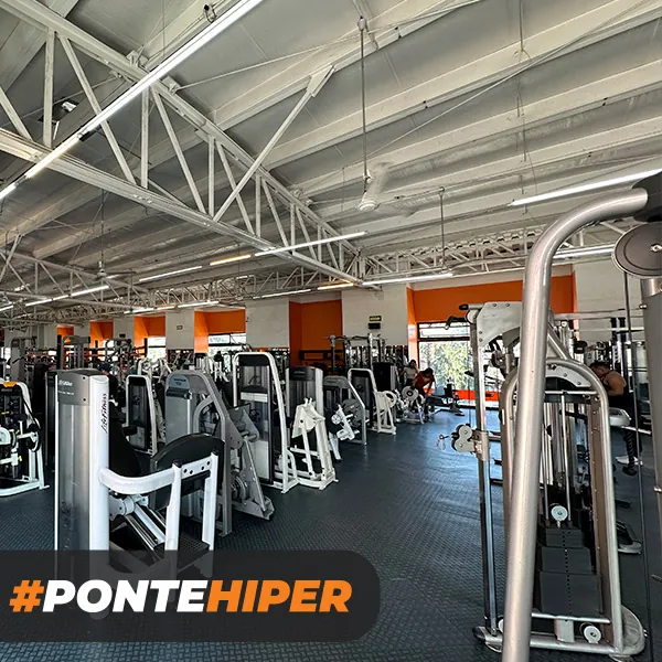 Área de aparatos de Hiperfitness