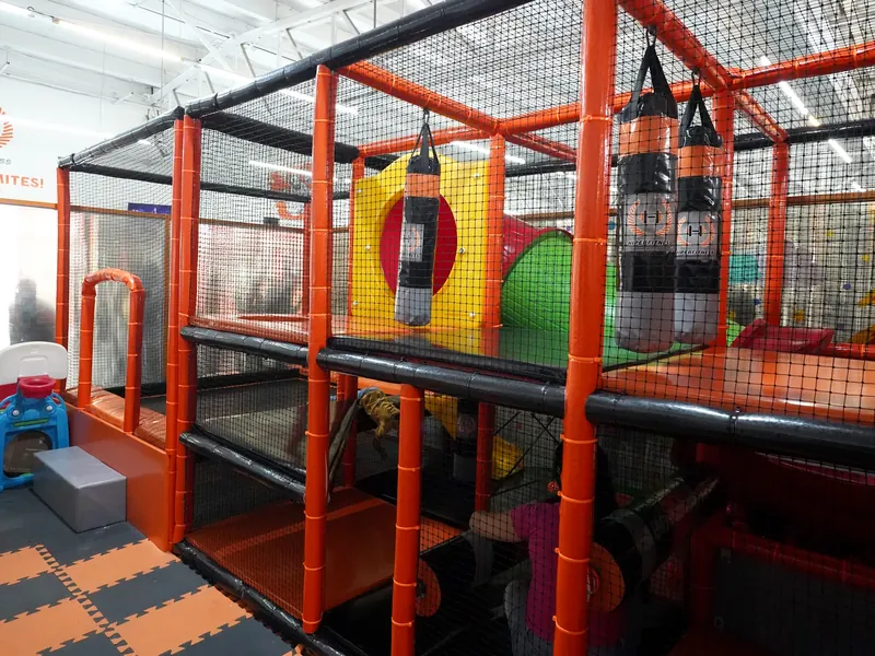 Estructura de juegos del área infantil HiperKids
